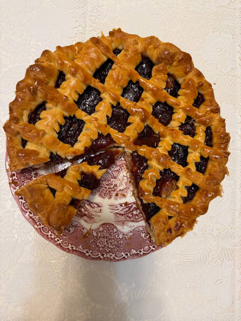 Pflaumenkuchen mit Pflaumenmus – Omas Hefekuchen mit Gittermuster
